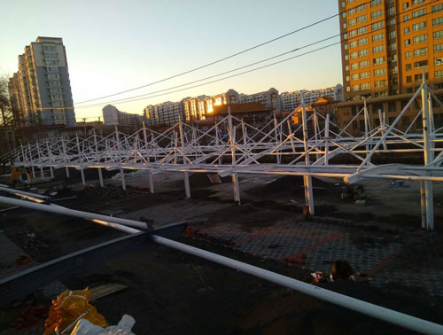 長春張拉膜優(yōu)先搭建支撐結(jié)構(gòu)，創(chuàng)新提升施工效率與安全性